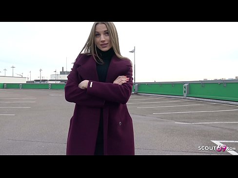 ❤️ ドイツ人スカウトマンは、夢のようにスティール、駐車場のテルテル、お金のためのセクシーに触れることです。 ️ ファッキングビデオ ❌️❤