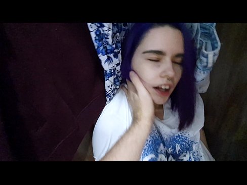 ❤️ 押し入れの中の姉ちゃんを発見し、イクのを手伝う ️ ファッキングビデオ ❌️❤